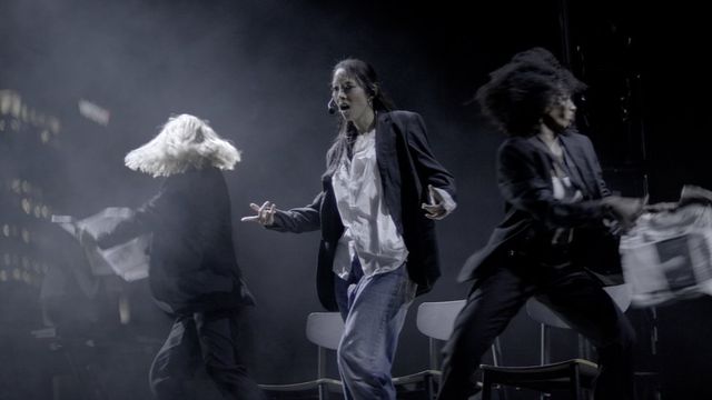 사와야마와 함께하는 직원들은 구성이 매우 다채롭다. 그는 업계에 더 많아지길 바라는 사람들과 함께 일한다고 말했다