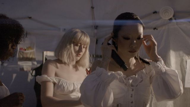 무대에 오를 준비를 하는 사와야마