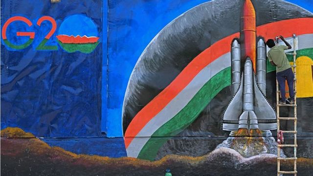 인도의 성공적인 달 착륙과 G20 정상회의를 축하하는 벽화