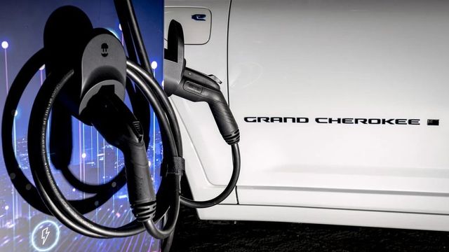 충전 중인 전기차