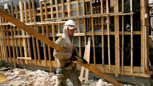 팔레스타인 건설 노동자들의 입국이 금지되어 이스라엘 건설 산업이 타격을 입었다