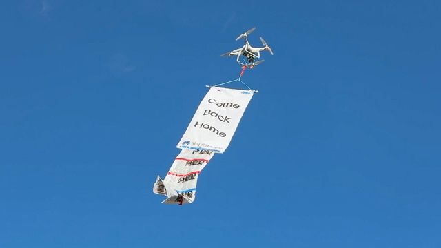 납북자피해가족연합회가 상공에 현수막을 연결해 띄운 드론