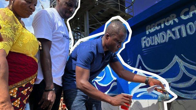 지질학자인 온예디카치 에레테가 나이지리아 시골 지역에 태양광으로 작동하는 지하수를 설치하는 프로젝트를 시작했다