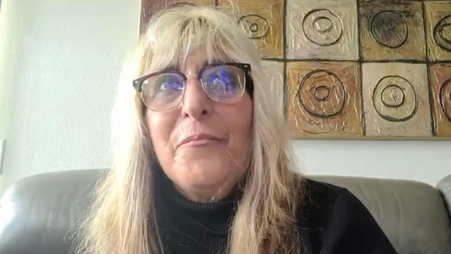 수잔은 BBC와의 화상 통화에서 카멀라 해리스가 선거에서 승리할 수 있도록 서로의 게시물을 증폭시키는 계정 네트워크에 대해 설명했다 