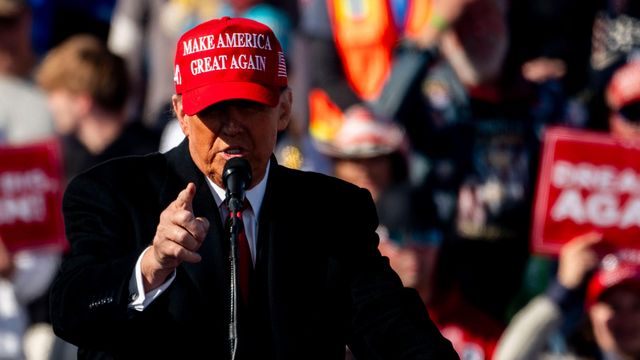 투표일 직전 펜실베이니아에서 연설하는 도널드 트럼프