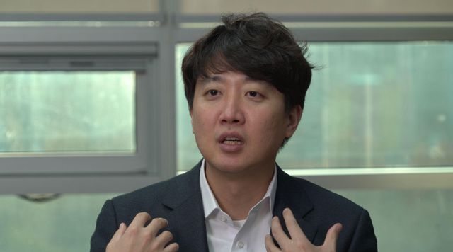 이준석 개혁신당 의원이 BBC 코리아와 인터뷰를 갖고 있다