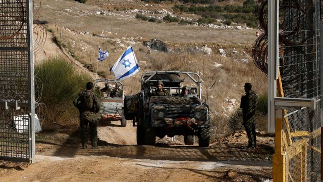 마즈달 샴스 근처 시리아와의 완충 지대에서 돌아오고 있는 이스라엘 군용 차량