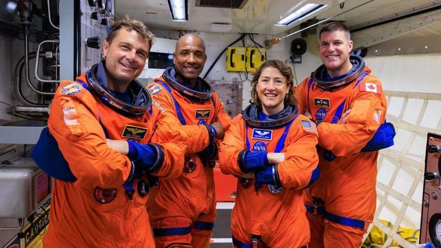 (왼쪽부터) NASA 우주비행사 리드 와이즈먼, 빅터 글로버, 크리스티나 해먹 코흐, 제레미 한센.