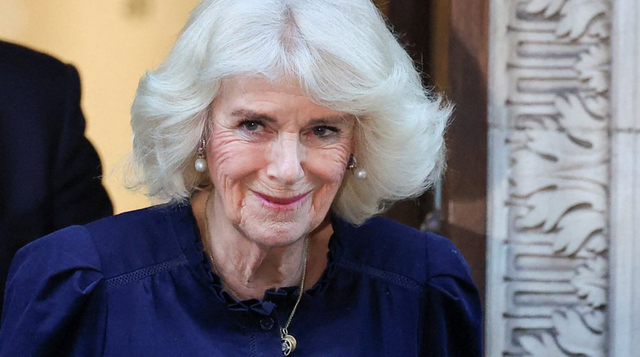 런던 병원을 떠나는 카밀라 왕비