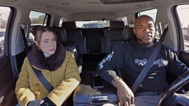 운전 중인 더글라스