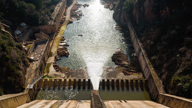 수력 발전용 댐과 저수지