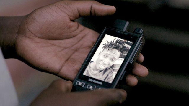 휴대전화 속 사진