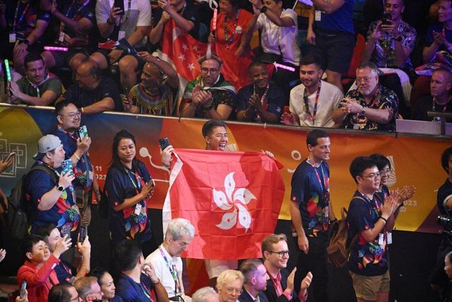 ‘게이 게임’(성소수자를 위한 국제 종합 경기 대회)에서 한 남성이 홍콩기를 들고 있는 모습