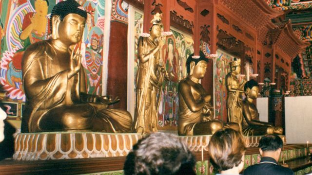 북한 묘향산에 위치한 보현사 내부 모습 