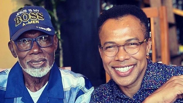 모리스 K. 플레 로버츠와 친부 이사야