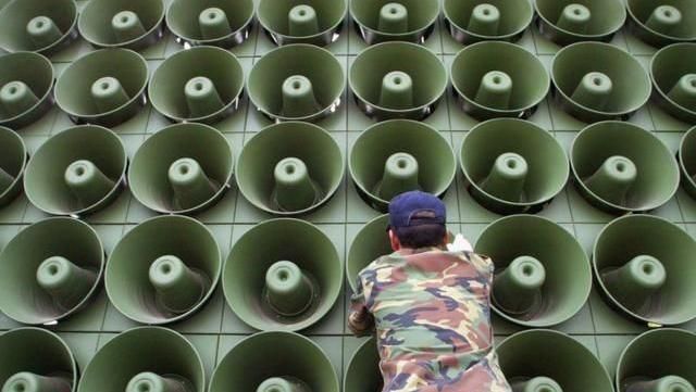 한국 정부는 9일 2018년 철거했던 군사분계선 일대의 확성기를 다시 설치하고 방송을 재개한다고 밝혔다