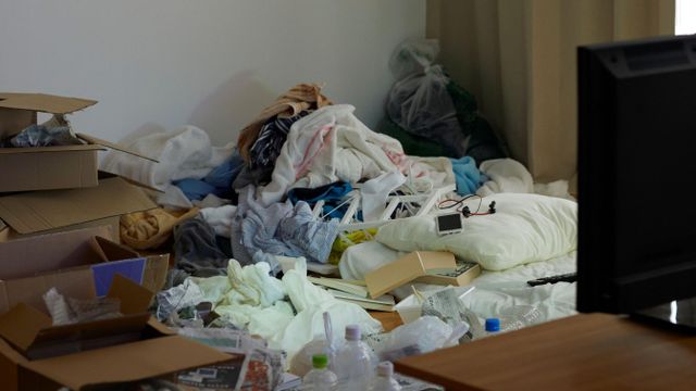 고립은둔 청년들 중에는 주거지에 갇혀 바깥 외출을 꺼리고 쓰레기를 모아두고 사는 경우도 있다. 몸과 마음의 짐이 쌓여서다