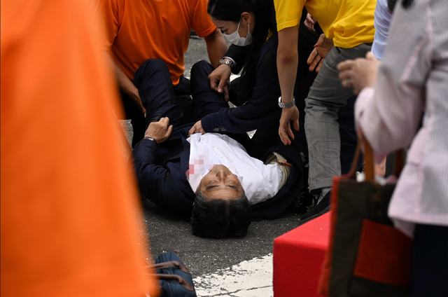 2022년 7월 8일 총격을 받고 쓰러진 아베 신조 일본 총리