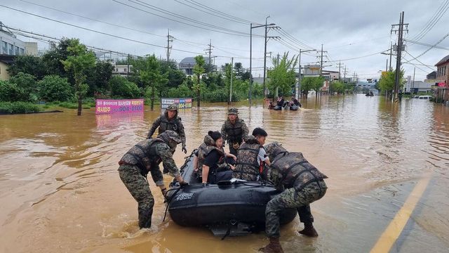 대민지원 나선 군장병들