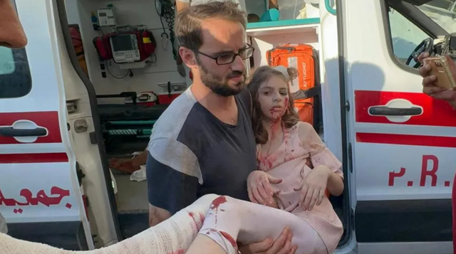 이번 공습으로 최소 50명이 부상당한 것으로 알려졌다