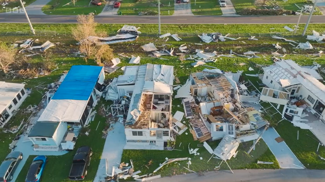 강력한 허리케인으로 폐허가 된 주택들