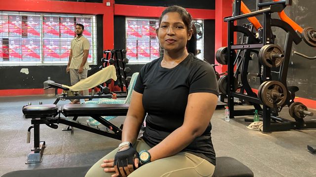 다카 소재 체육관에서의 파자나 레오