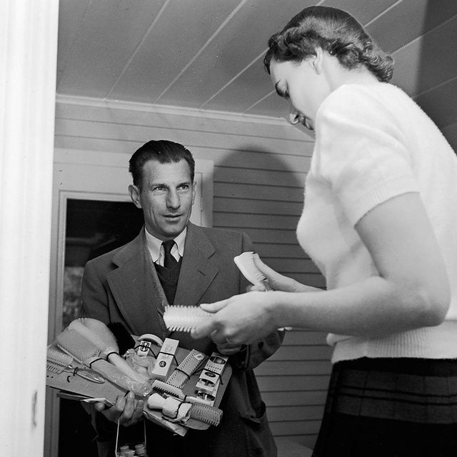 방문판매원과 고객