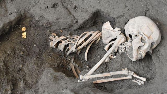 여성의 유골은 나이가 더 많았지만, 뼈와 치아 상태가 양호했다
