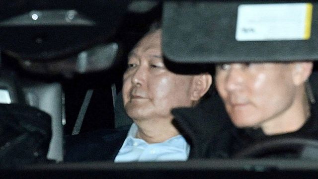 체포된 후 호송차에 탑승해 이동중인 윤석열 대통령