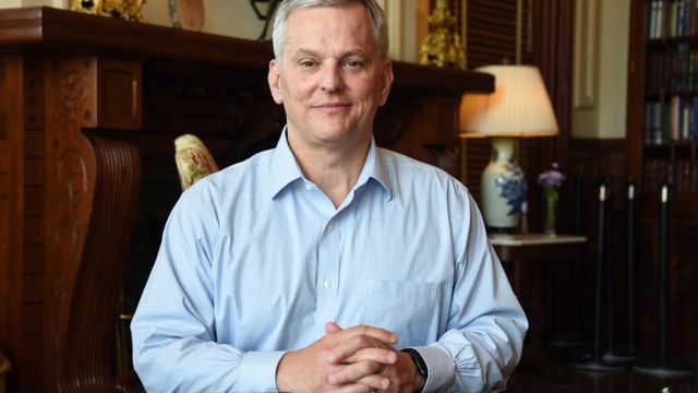 조지 스타인이 말하고 있다