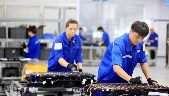 중국은 전 세계 리튬이온 배터리의 4분의 3 이상을 생산한다