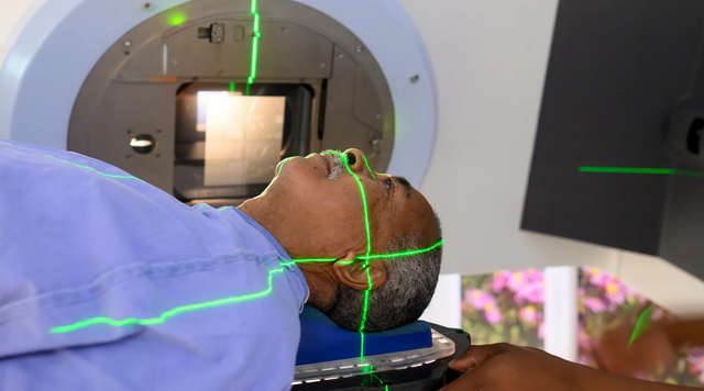 일부 연구자들은 CT와 같이 높은 수준의 이온화 방사선 노출을 수반하는 검사 절차의 증가가 발생률 증가에 기여했을 가능성을 제기한다