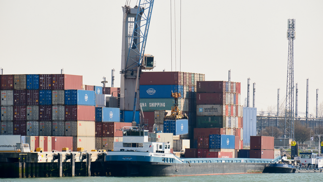 4월 3일 네덜란드 로테르담 항구 