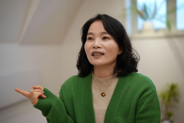 김영서 씨가 BBC와 인터뷰를 하고 있다. 