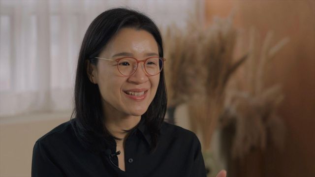 윤가은 감독이 BBC와 인터뷰를 하고 있다