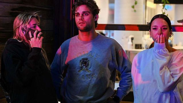 충격에 빠진 현장 목격자들의 모습