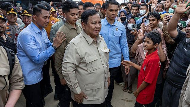 아체주 수해현장을 찾은 프라보워 수비안토 대통령(가운데)