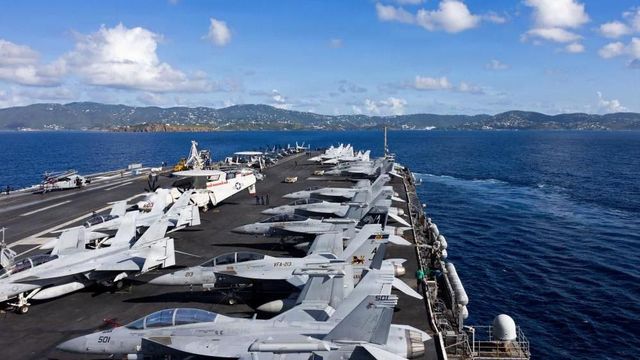 미국의 항공모함 ‘USS 제럴드 포드’가 푸에르토리코 인근 미국령 버진아일랜드 세인트 토마스섬에 도착했다