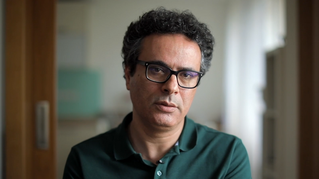 레자는 자신과 동료들이 파흐미데의 행동에 찬사를 보내는 포스터와 슬로건에 “큰 영향을 받았다”고 말했다.