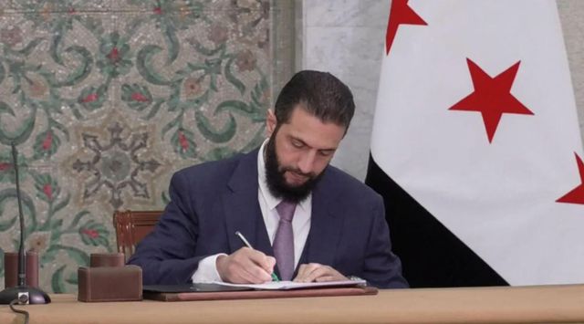 시리아 임시 과도정부의 아흐메드 알샤라 대통령