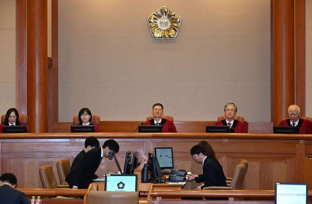 헌법재판소 재판관들의 모습