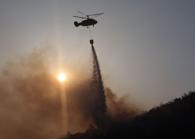산불 진화에 동원된 헬기