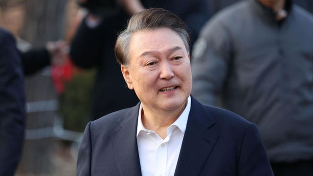 서울구치소를 나서는 윤석열 대통령