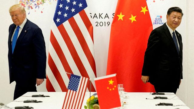 2019년 6월 29일 일본 오사카에서 열린 G20 정상회의 중 양자회담에 참석한 도널드 트럼프 대통령과 시진핑 주석