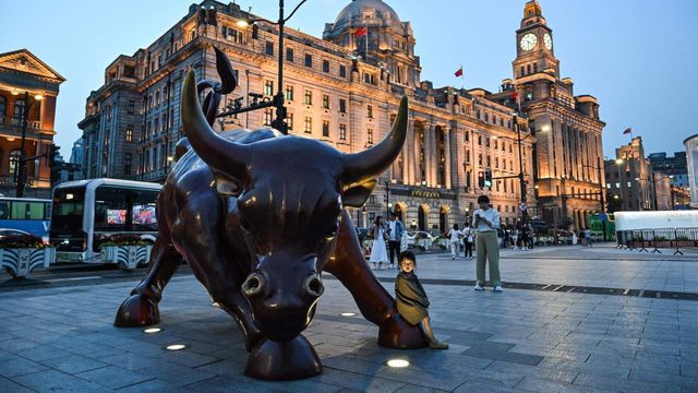 상하이의 와이탄 지역의 유명 황소 조형물