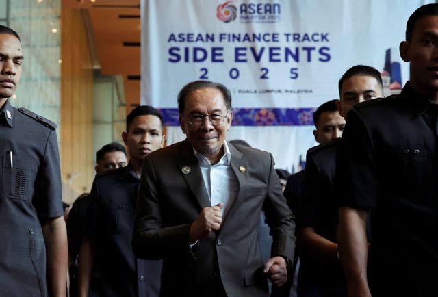 4월 8일 말레이시아 쿠알라룸푸르에서 열린 아세안 투자 회의에 참석한 안와르 이브라힘 총리
