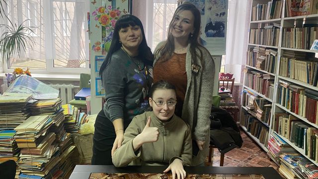 어머니 아나스타샤, 선생님과 함께 있는 예바