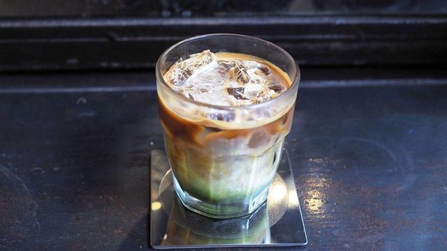 더티 말차 한 컵