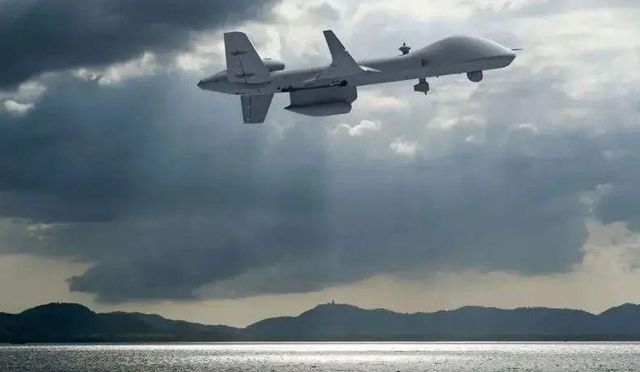 저공 비행 중인 무인기