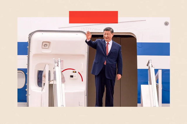 비행기에서 내리며 인사하는 시진핑 주석